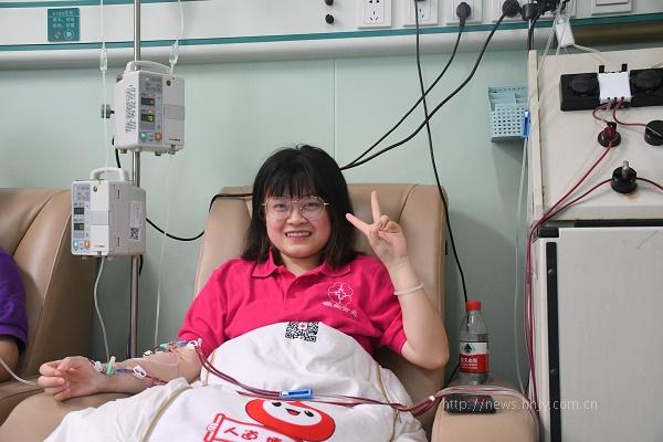 我校护理学院2018级本科助产2班王珊同学正在捐献造血干细胞.jpg